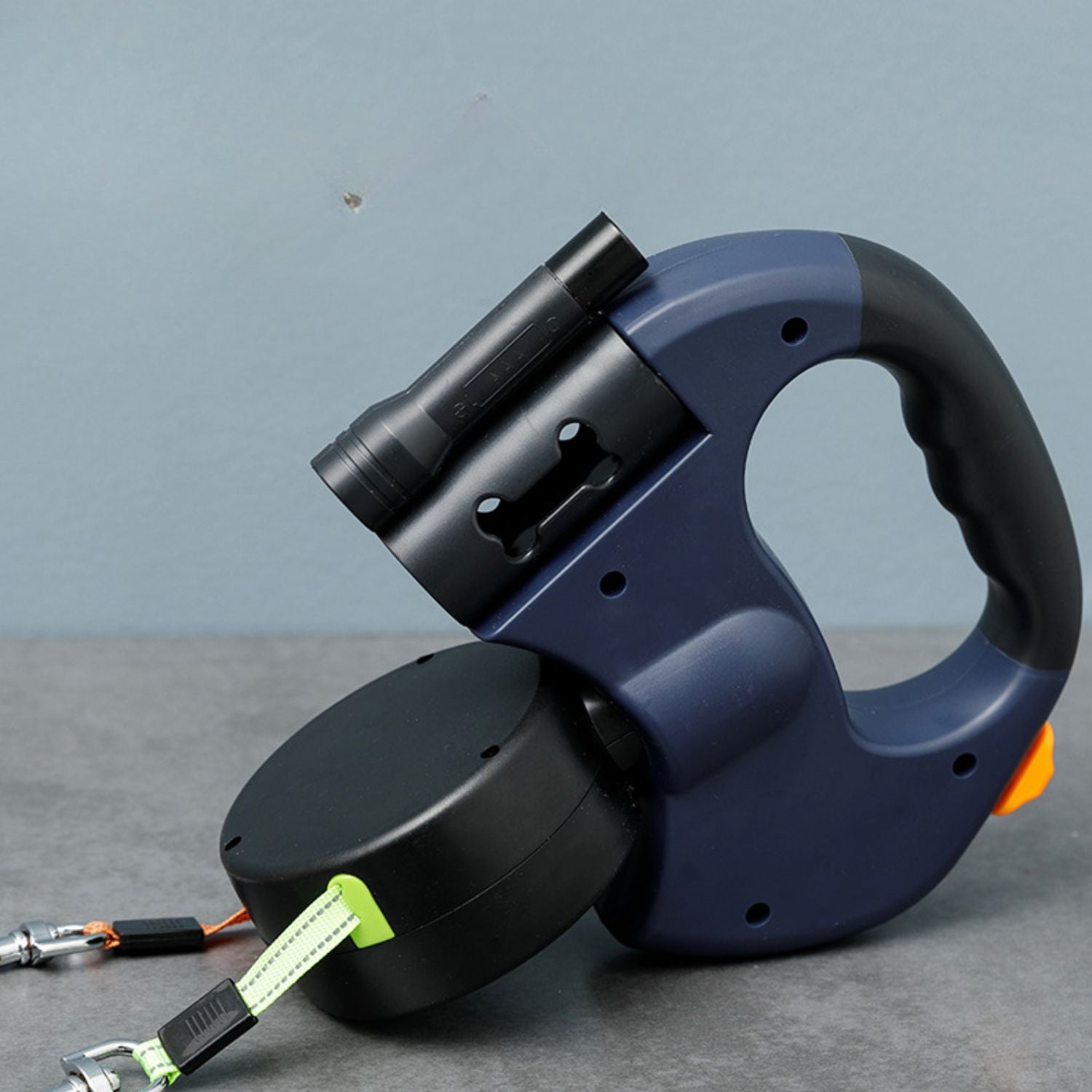 Dubbele hondenriem met ergonomisch handvat en een lampje